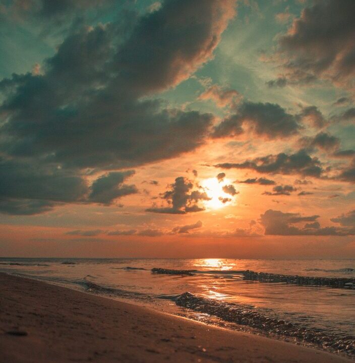 How to Create a Relaxing Playlist for Evenings